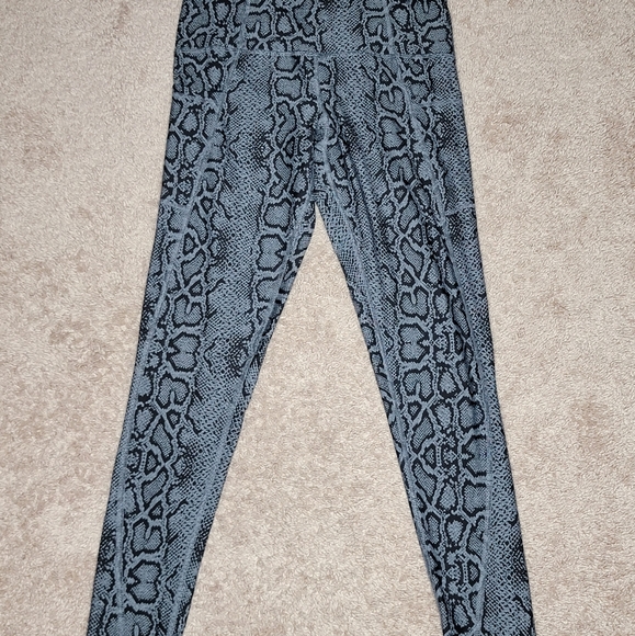 Champion Snake Skin 7/8 leggings (M) - Picture 2 of 5